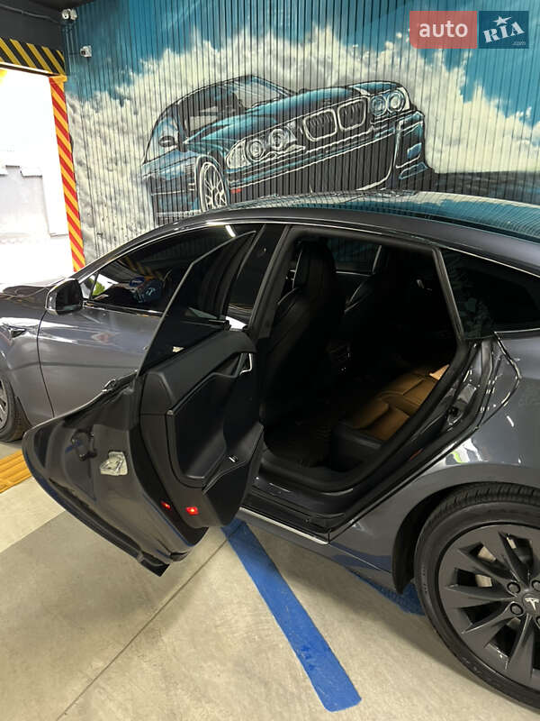 Ліфтбек Tesla Model S 2018 в Самборі