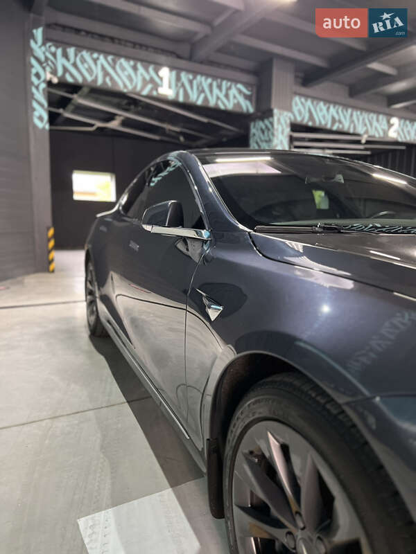 Ліфтбек Tesla Model S 2018 в Самборі