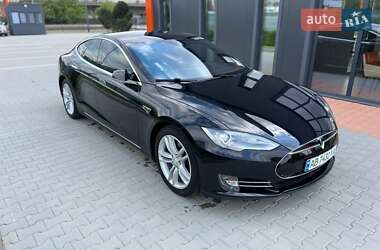 Лифтбек Tesla Model S 2015 в 