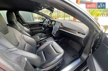 Лифтбек Tesla Model S 2015 в 
