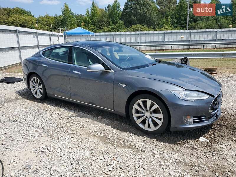Лифтбек Tesla Model S 2014 в 