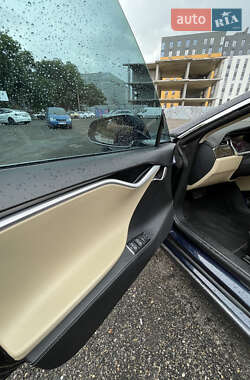 Лифтбек Tesla Model S 2013 в 