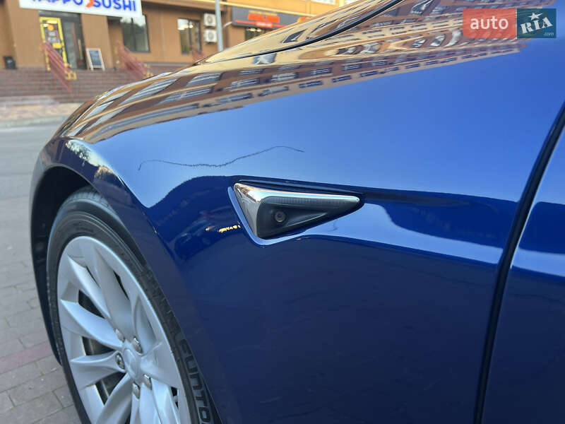 Лифтбек Tesla Model S 2017 в Киеве фото 11 Лифтбек Tesla Model S 2017 в Киеве