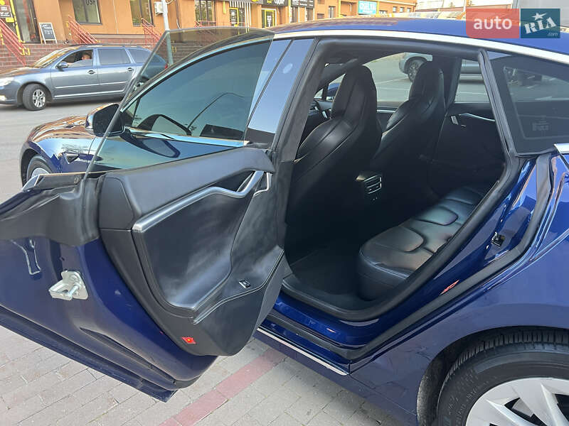 Лифтбек Tesla Model S 2017 в Киеве фото 16 Лифтбек Tesla Model S 2017 в Киеве
