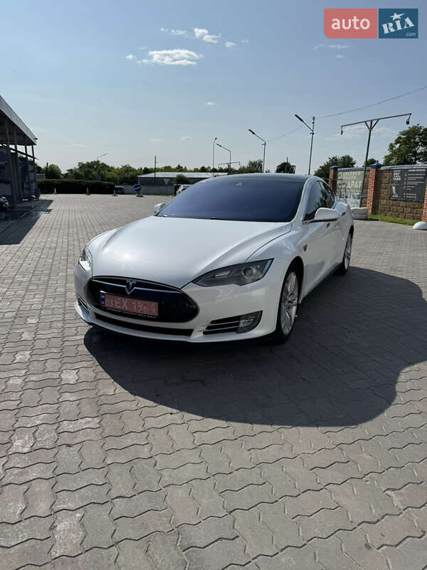 Лифтбек Tesla Model S 2015 в Владимире