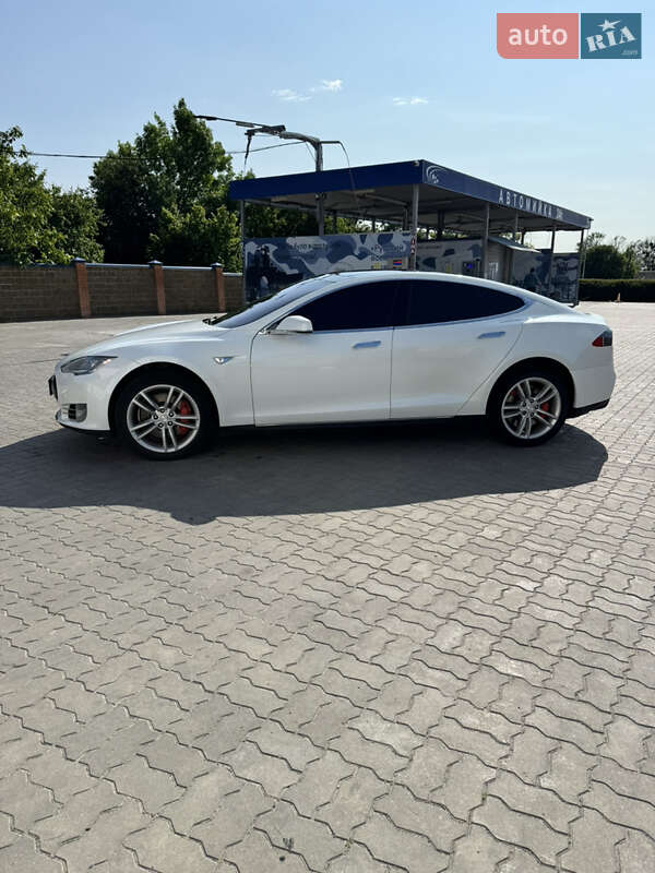 Лифтбек Tesla Model S 2015 в Владимире