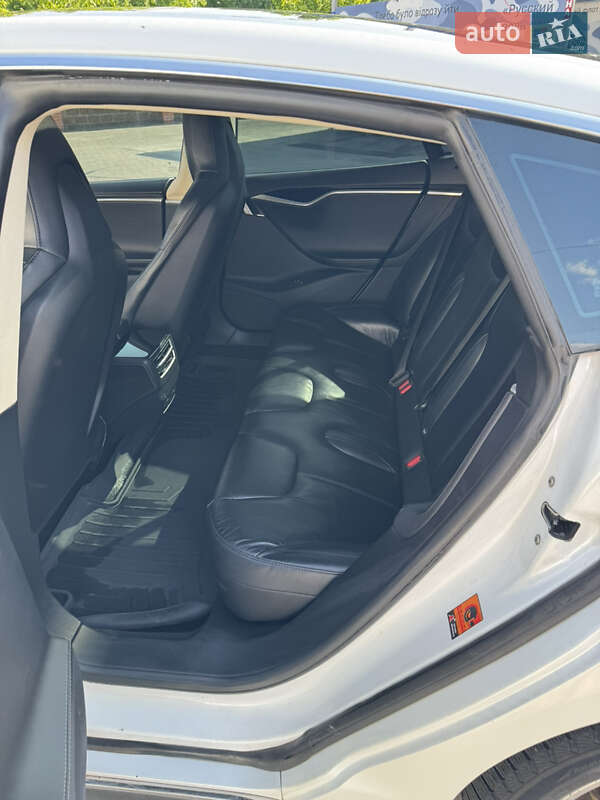 Лифтбек Tesla Model S 2015 в Владимире