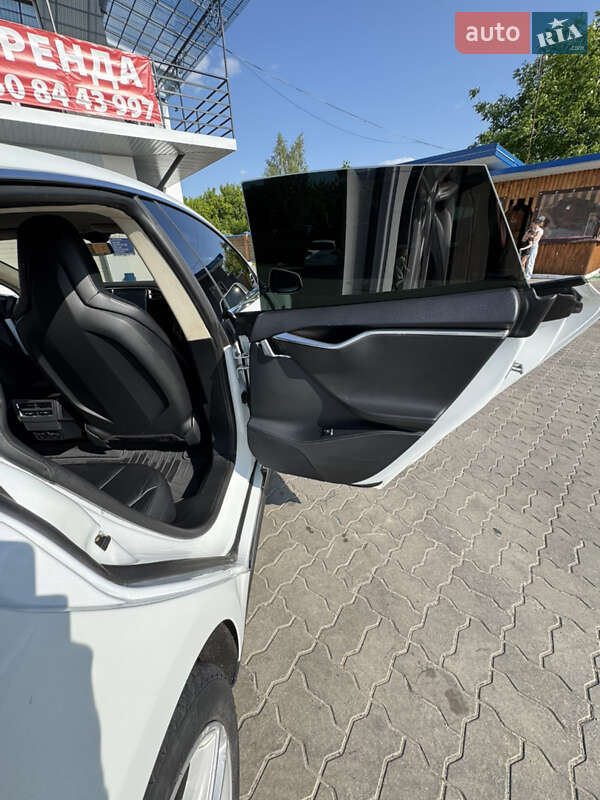 Лифтбек Tesla Model S 2015 в Владимире