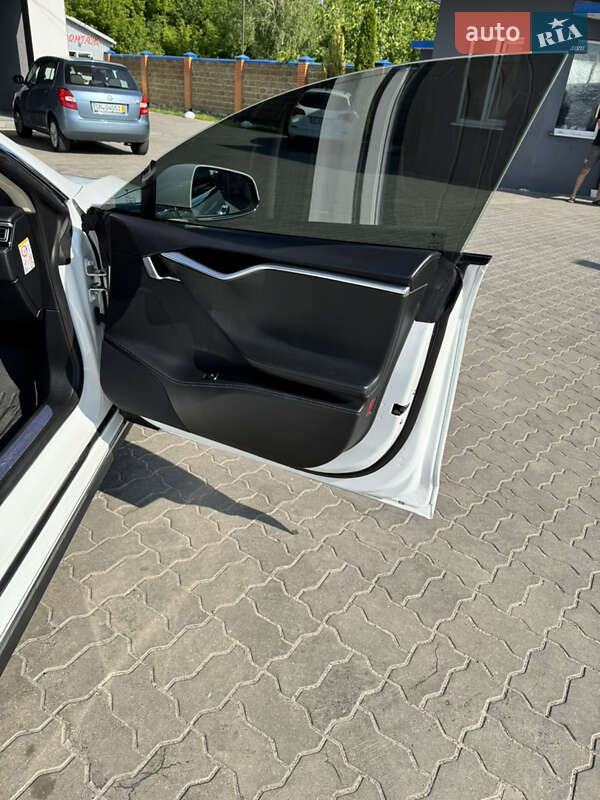 Лифтбек Tesla Model S 2015 в Владимире