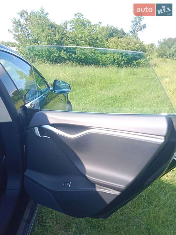 Лифтбек Tesla Model S 2014 в Ивано-Франковске