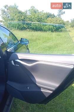 Лифтбек Tesla Model S 2014 в 