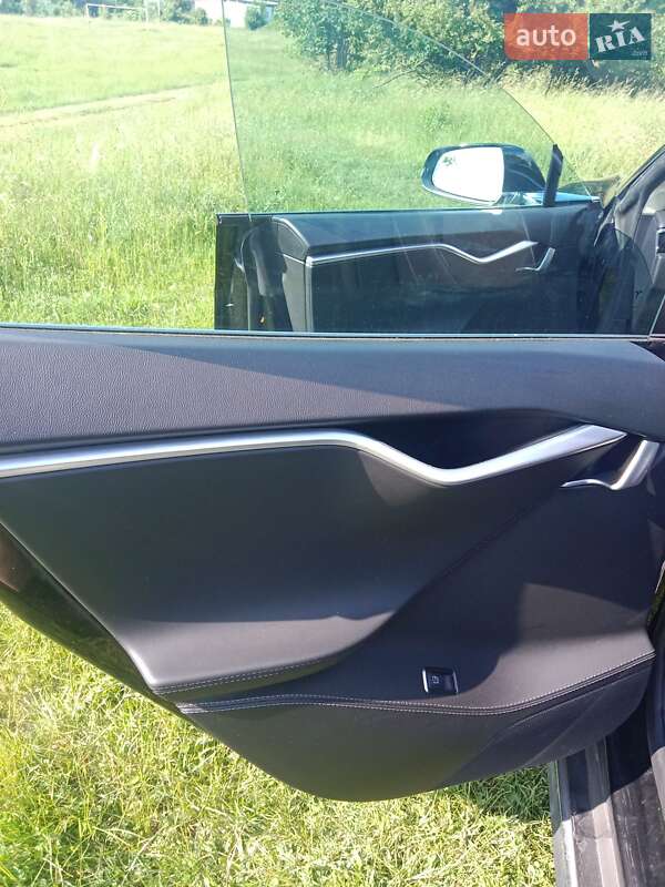 Лифтбек Tesla Model S 2014 в Ивано-Франковске