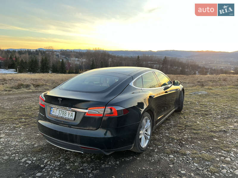 Ліфтбек Tesla Model S 2013 в Івано-Франківську
