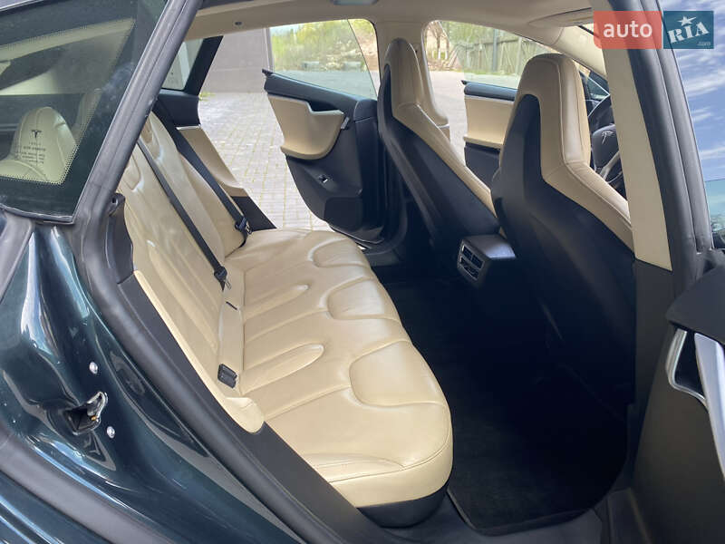 Ліфтбек Tesla Model S 2013 в Івано-Франківську