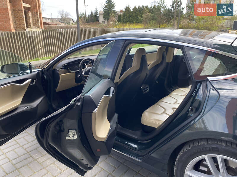 Ліфтбек Tesla Model S 2013 в Івано-Франківську