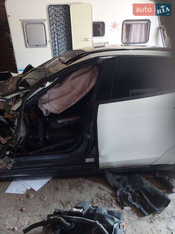 Лифтбек Tesla Model S 2015 в Хмельницком фото 8 Лифтбек Tesla Model S 2015 в Хмельницком