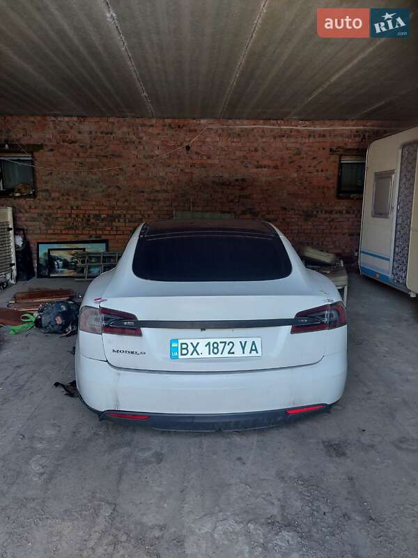 Лифтбек Tesla Model S 2015 в Хмельницком фото Лифтбек Tesla Model S 2015 в Хмельницком