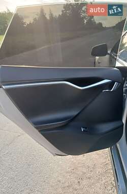 Лифтбек Tesla Model S 2013 в 