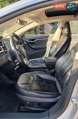 Лифтбек Tesla Model S 2013 в 