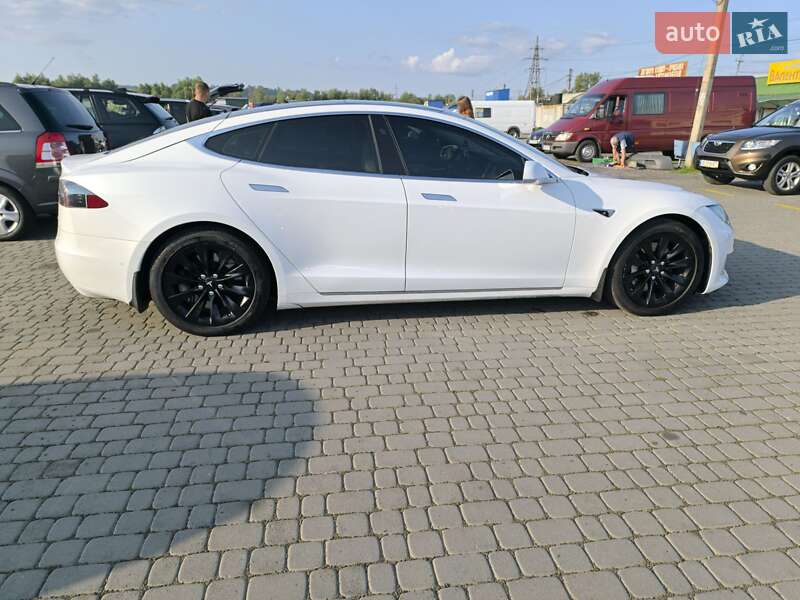 Ліфтбек Tesla Model S 2017 в Чернівцях