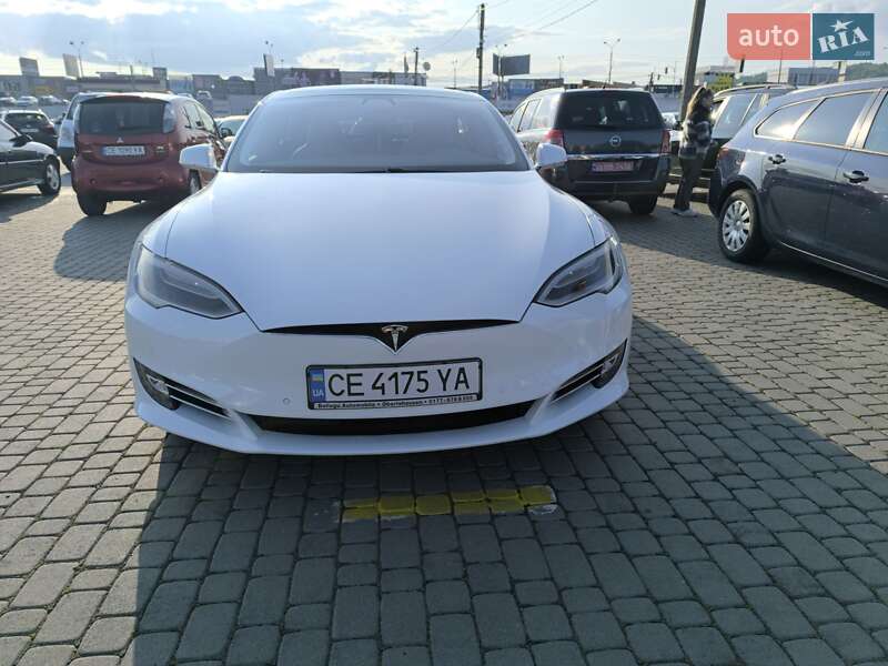 Ліфтбек Tesla Model S 2017 в Чернівцях