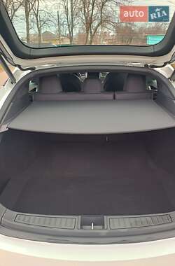 Ліфтбек Tesla Model S 2017 в 