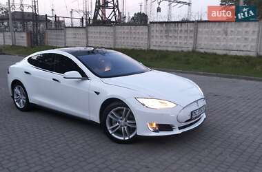 Лифтбек Tesla Model S 2015 в 