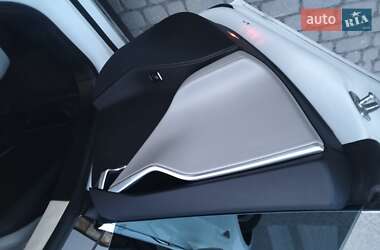 Лифтбек Tesla Model S 2015 в 