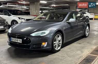 Лифтбек Tesla Model S 2013 в 