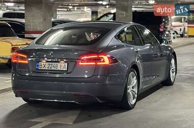 Лифтбек Tesla Model S 2013 в 