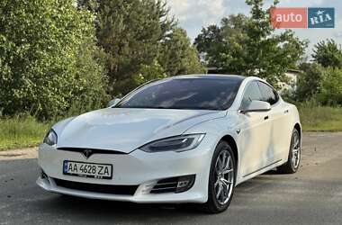 Лифтбек Tesla Model S 2016 в Буче