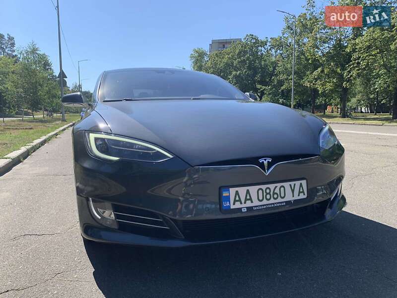 Лифтбек Tesla Model S 2016 в 