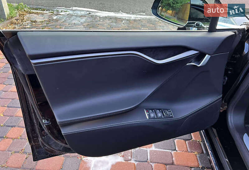 Лифтбек Tesla Model S 2019 в Черкассах