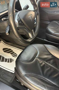 Лифтбек Tesla Model S 2014 в 