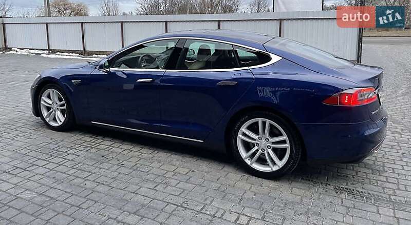Лифтбек Tesla Model S 2016 в Киеве фото 13 Лифтбек Tesla Model S 2016 в Киеве