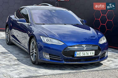 Лифтбек Tesla Model S 2016 в 