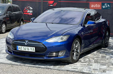Лифтбек Tesla Model S 2016 в 