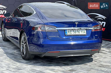 Лифтбек Tesla Model S 2016 в 