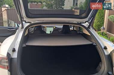 Лифтбек Tesla Model S 2014 в 