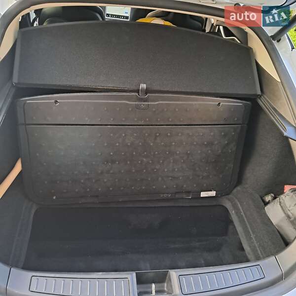 Ліфтбек Tesla Model S 2014 в Вінниці