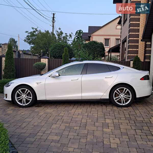 Tesla Model S 2014