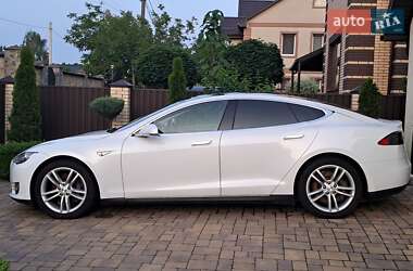 Лифтбек Tesla Model S 2014 в 