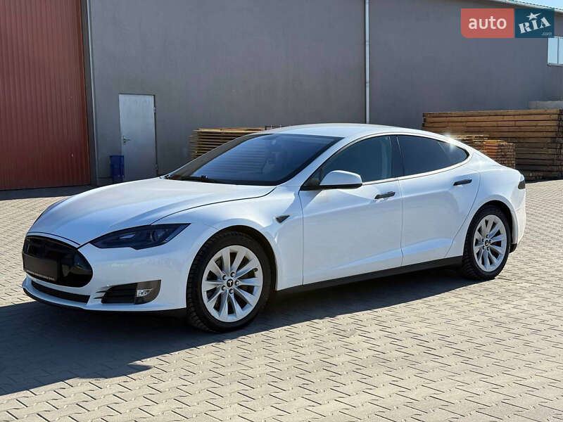 Лифтбек Tesla Model S 2014 в 