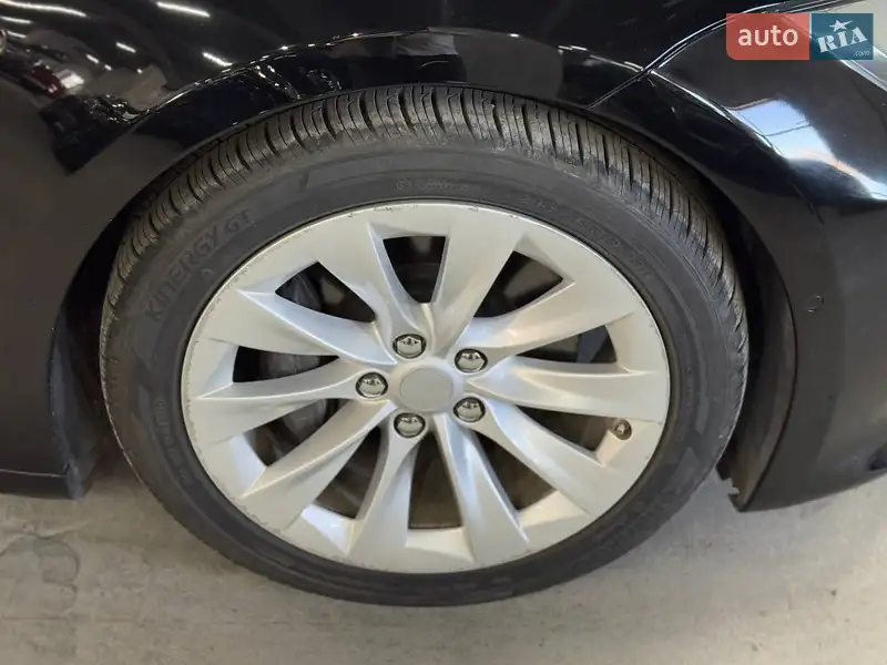 Лифтбек Tesla Model S 2016 в 