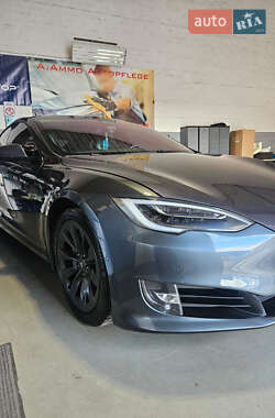 Ліфтбек Tesla Model S 2017 в Львові