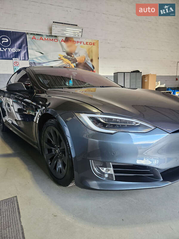 Tesla Model S 2017
