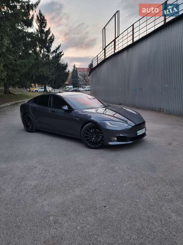 Лифтбек Tesla Model S 2020 в Львове