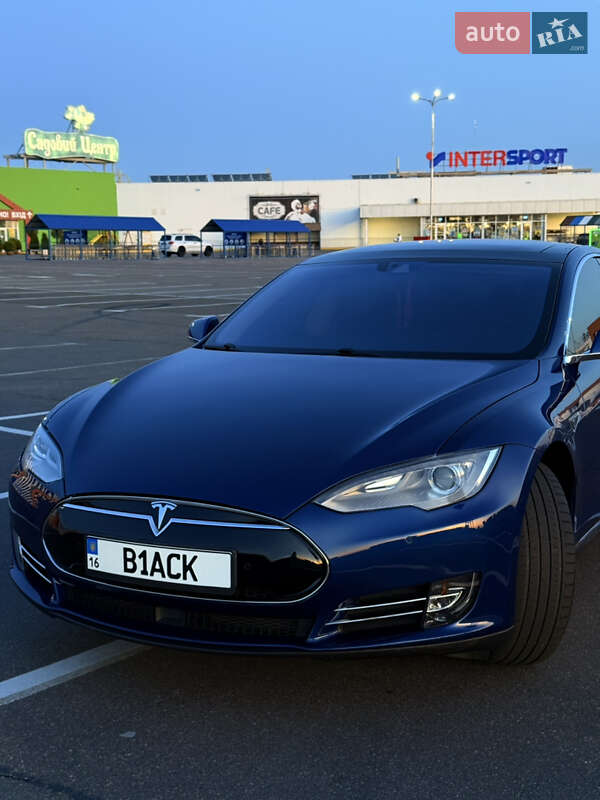 Ліфтбек Tesla Model S 2015 в Одесі