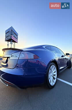 Лифтбек Tesla Model S 2015 в 