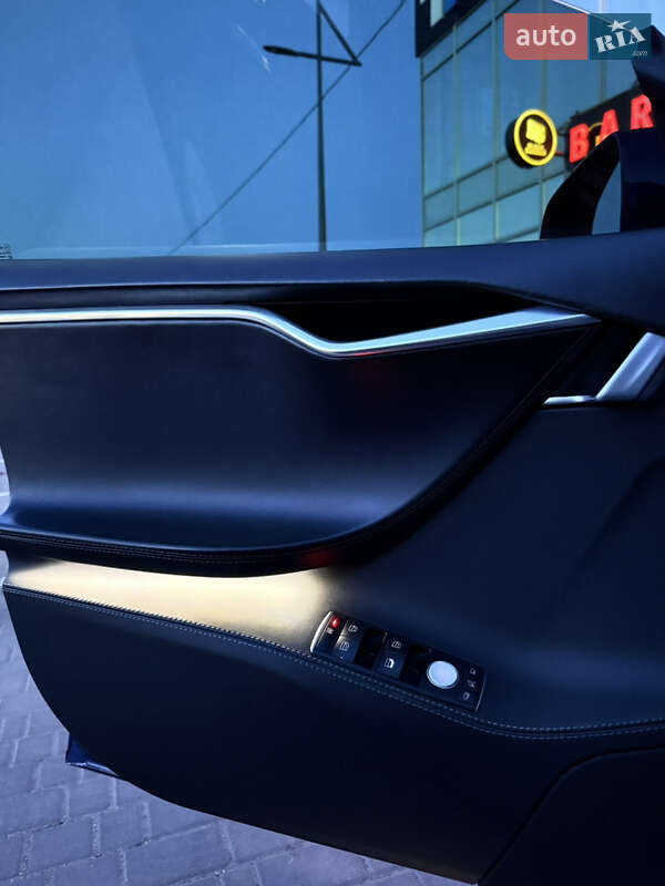 Ліфтбек Tesla Model S 2015 в Одесі